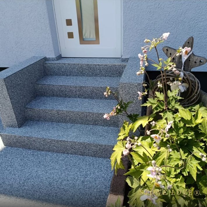 Treppe zum Eingang